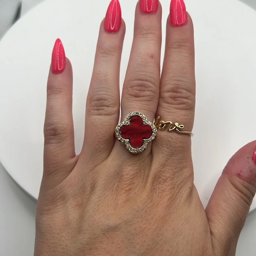 112. Elegant Marble Looking Clover Ring